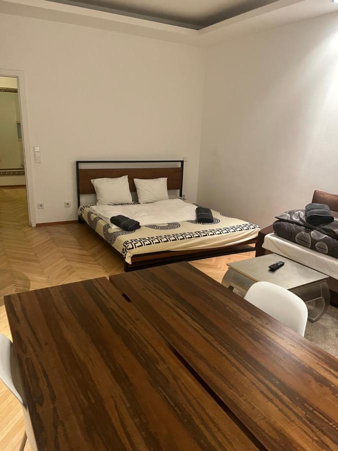Default 1010 Apartment Виена Екстериор снимка