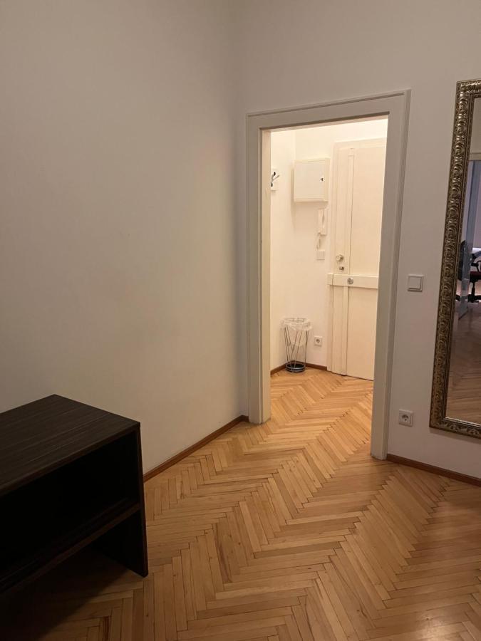 Default 1010 Apartment Виена Екстериор снимка